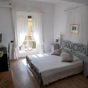  Appartement Beautiful Floral On Navigli